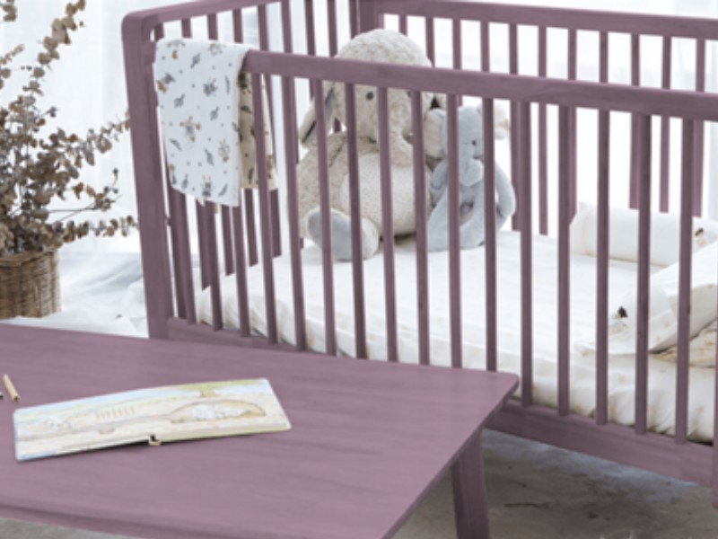 Kinderzimmer-Möbel im Farbton "Purple"  Kinderzimmer-Möbel mit Auro-Holzlasur im Farbton "Purple" gestrichen