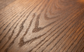 Holzmaserung von gebürsteter Oberfläche von Berg & Berg-Parkett