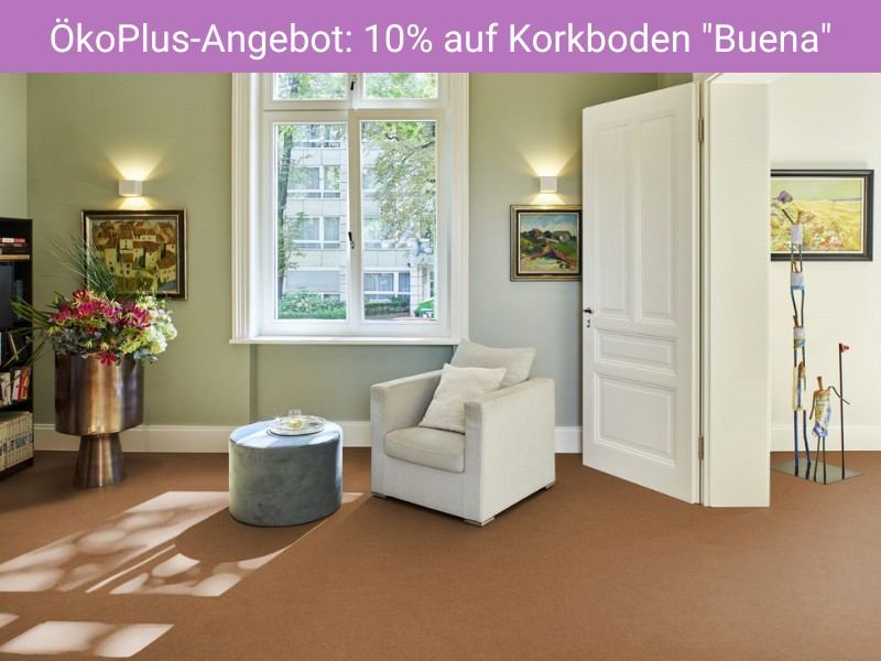 Natürliche Atmosphäre im Wohnzimmer durch Premium-Korkboden Buena